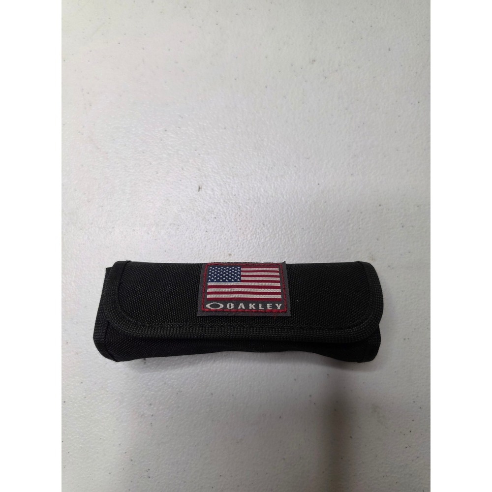 Oakley Eyewear Lens Cleaning Kit Black Pouch USA Flag Patch Spray Cloth Set